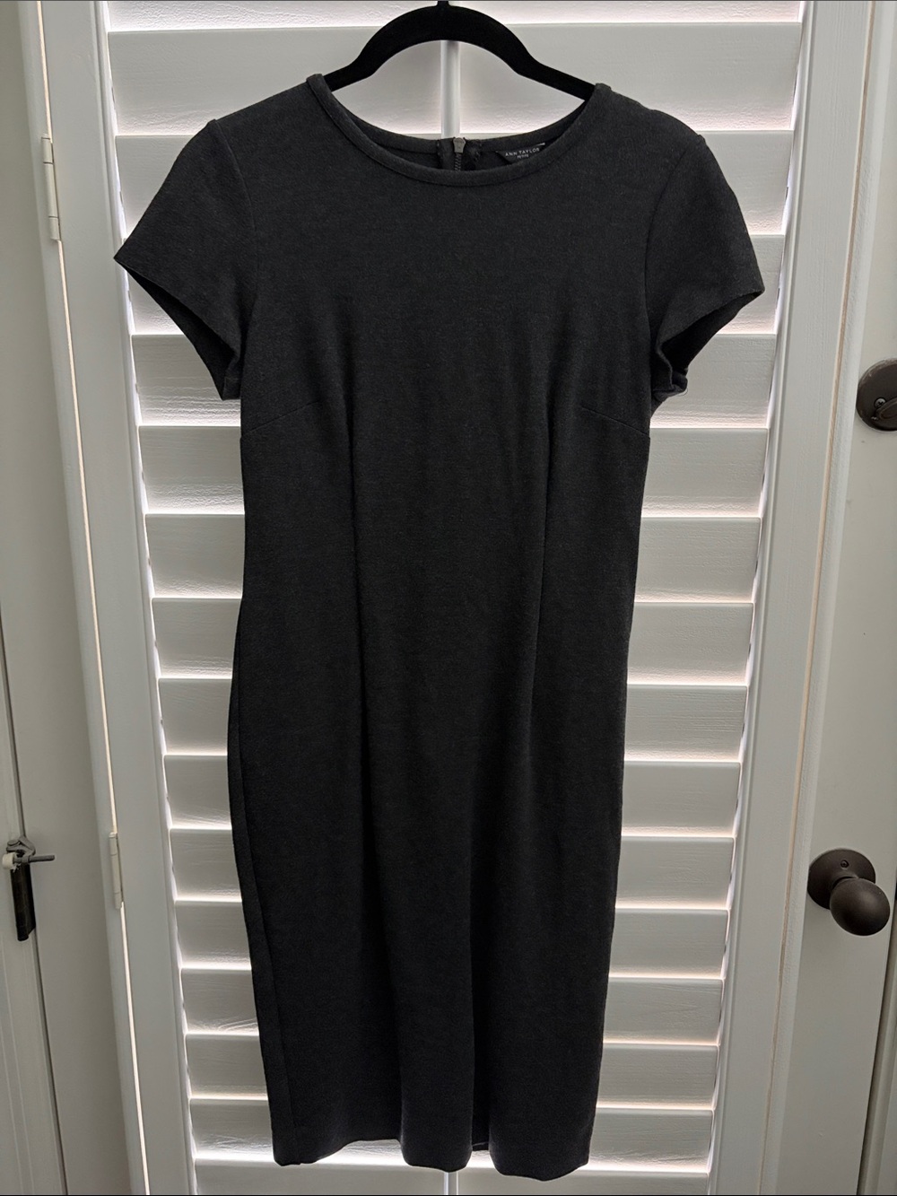 Ann Taylor Size XSP Black Short-Sleeve Sheath Dress